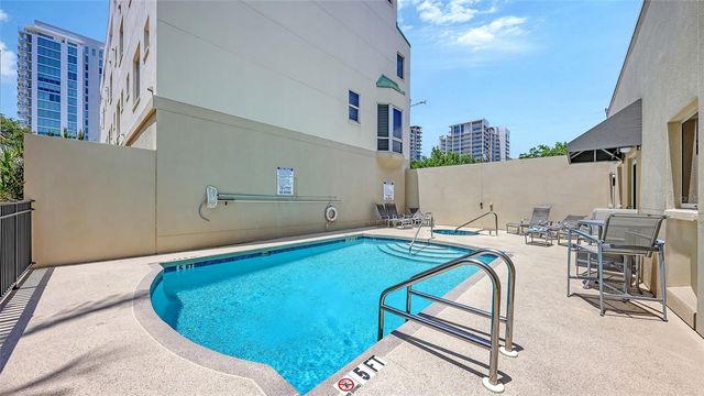 235 COCOANUT AVENUE 128E, Sarasota, FL 34236