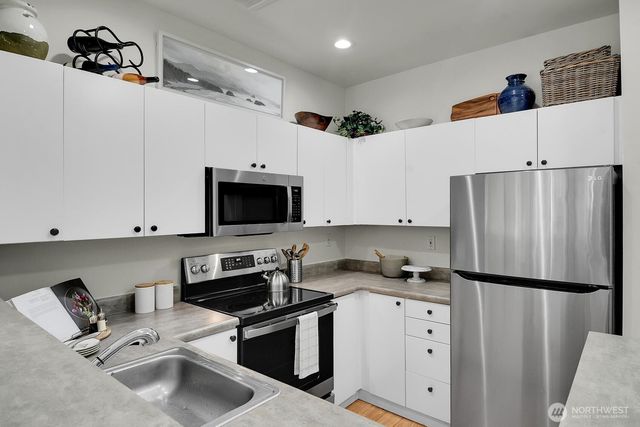 2414 1st Avenue #321, Seattle, WA 98121