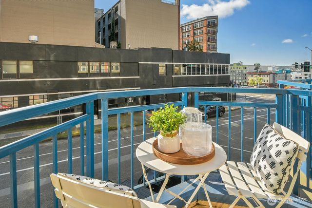 2414 1st Avenue #321, Seattle, WA 98121