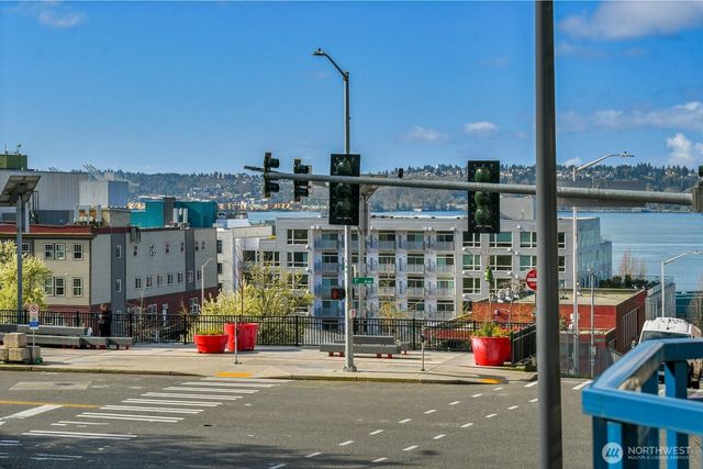 2414 1st Avenue #321, Seattle, WA 98121