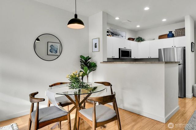 2414 1st Avenue #321, Seattle, WA 98121