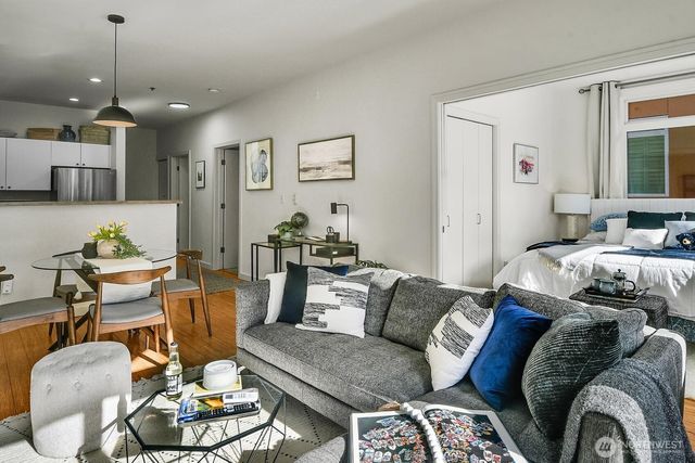 2414 1st Avenue #321, Seattle, WA 98121