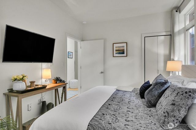 2414 1st Avenue #321, Seattle, WA 98121