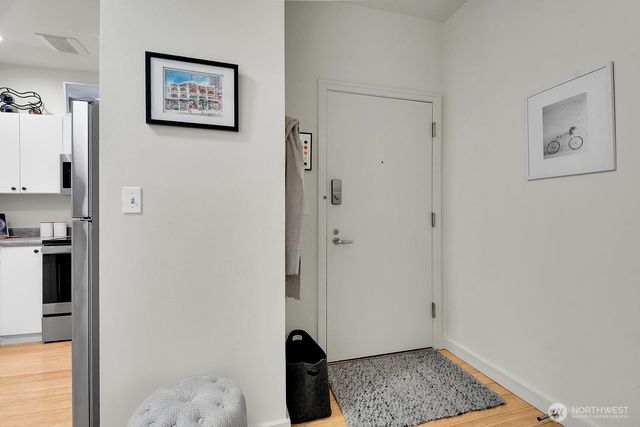 2414 1st Avenue #321, Seattle, WA 98121