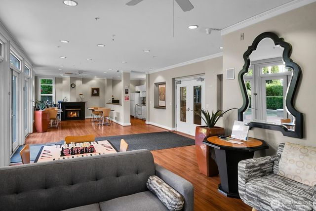 2414 1st Avenue #321, Seattle, WA 98121