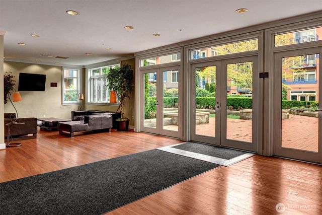 2414 1st Avenue #321, Seattle, WA 98121