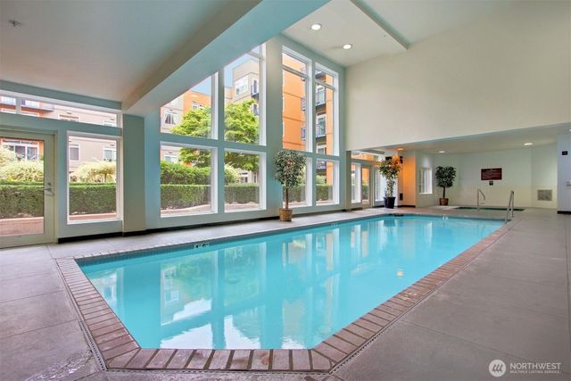 2414 1st Avenue #321, Seattle, WA 98121