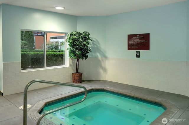 2414 1st Avenue #321, Seattle, WA 98121