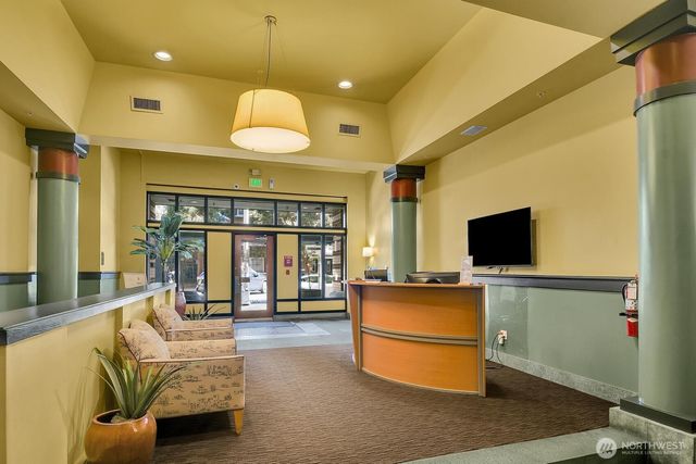 2414 1st Avenue #321, Seattle, WA 98121