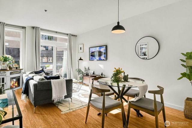 2414 1st Avenue #321, Seattle, WA 98121