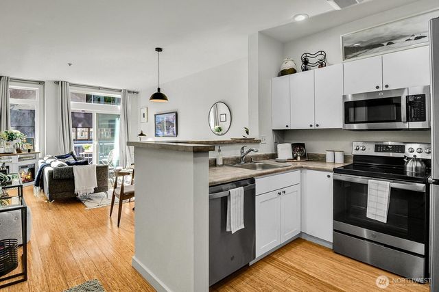 2414 1st Avenue #321, Seattle, WA 98121