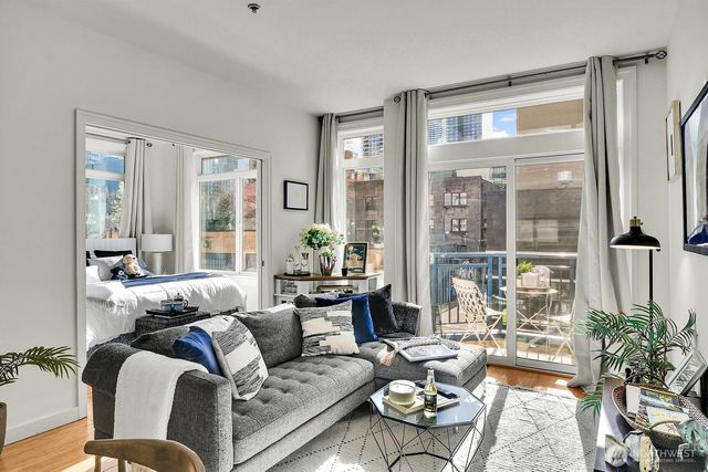 2414 1st Avenue #321, Seattle, WA 98121