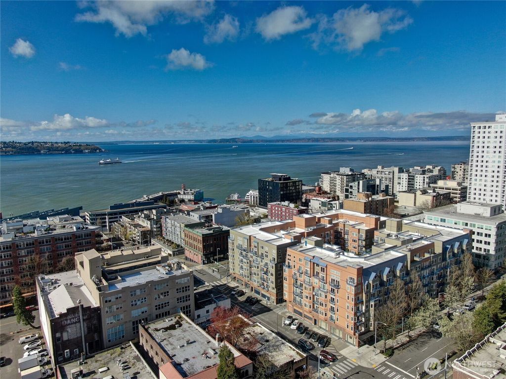 2414 1st Avenue #321, Seattle, WA 98121