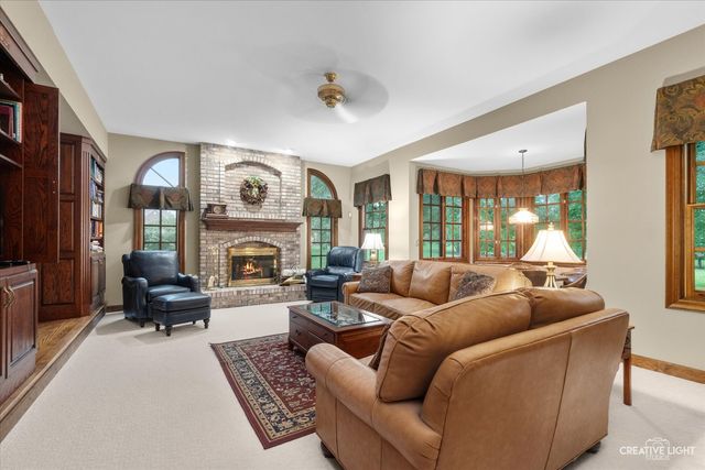 2 Buckingham Drive, Sugar Grove, IL 60554