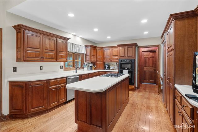 2 Buckingham Drive, Sugar Grove, IL 60554
