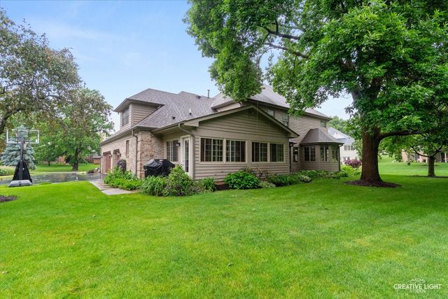 2 Buckingham Drive, Sugar Grove, IL 60554