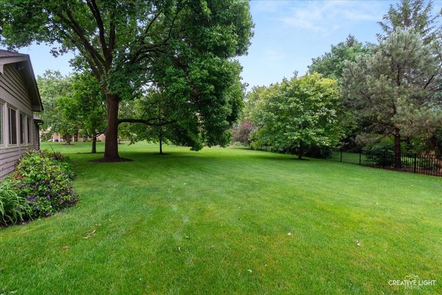 2 Buckingham Drive, Sugar Grove, IL 60554