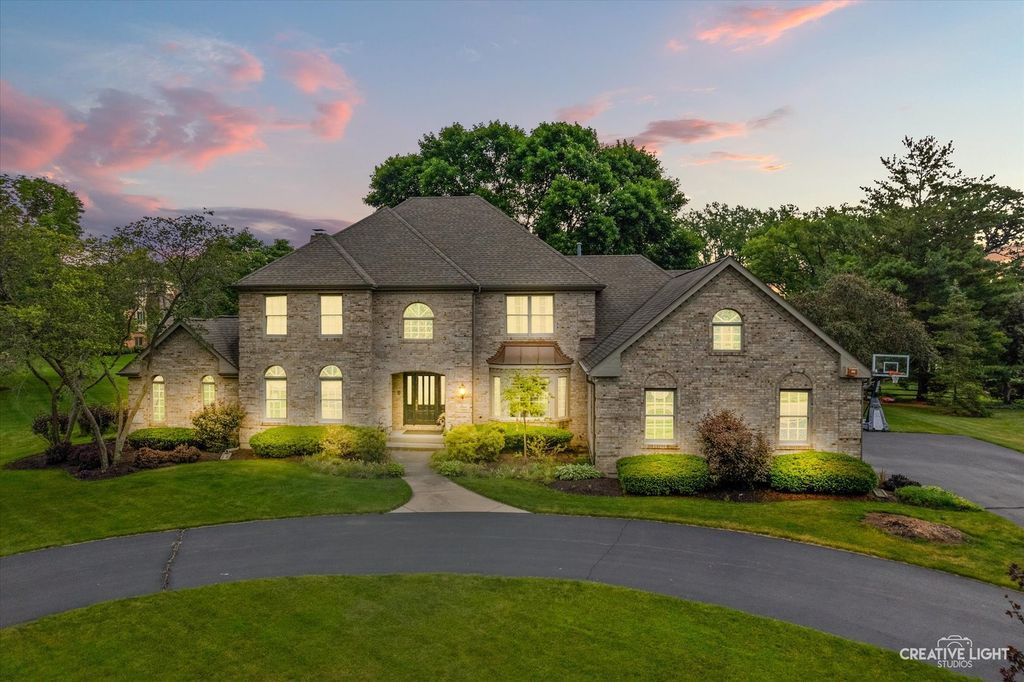 2 Buckingham Drive, Sugar Grove, IL 60554