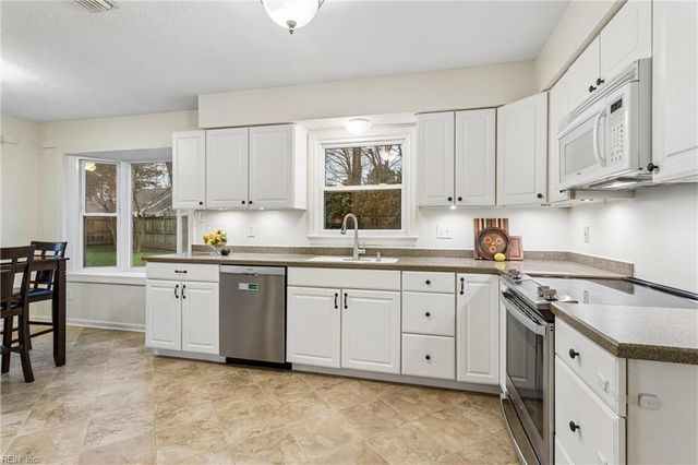 887 Weyanoke LN, Newport News, VA 23608