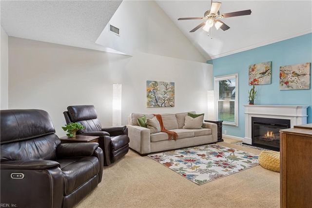 887 Weyanoke LN, Newport News, VA 23608