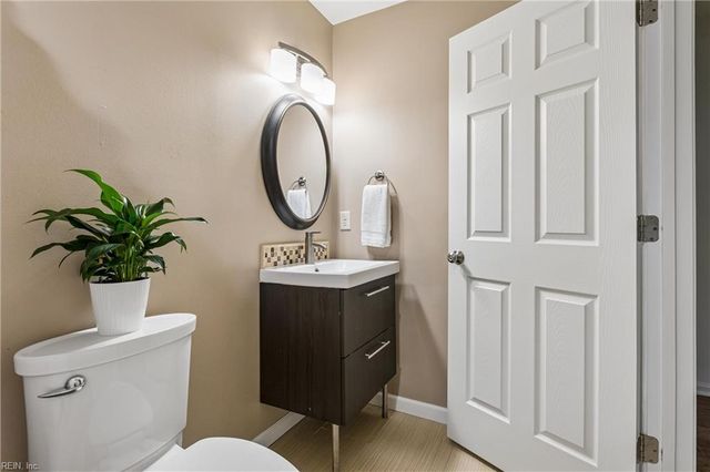 887 Weyanoke LN, Newport News, VA 23608