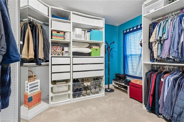 887 Weyanoke LN, Newport News, VA 23608