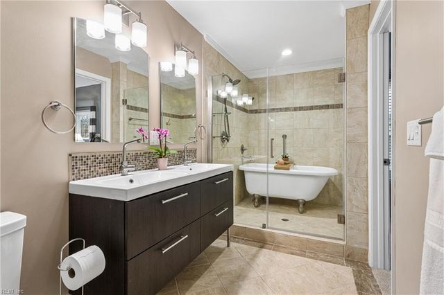 887 Weyanoke LN, Newport News, VA 23608