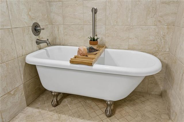 887 Weyanoke LN, Newport News, VA 23608