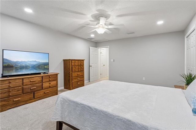 887 Weyanoke LN, Newport News, VA 23608