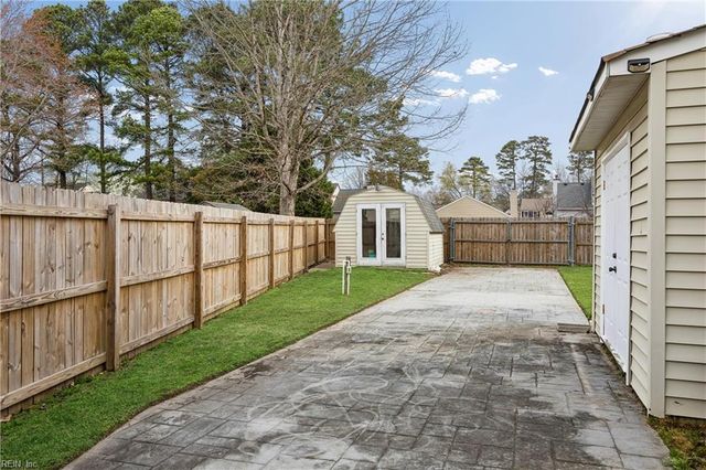 887 Weyanoke LN, Newport News, VA 23608