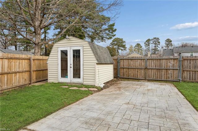 887 Weyanoke LN, Newport News, VA 23608