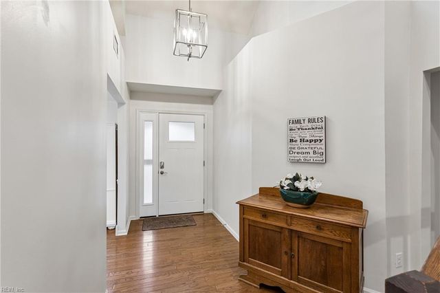 887 Weyanoke LN, Newport News, VA 23608