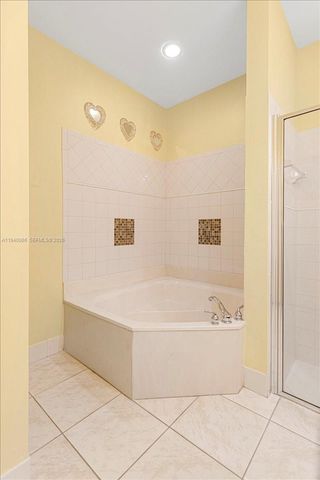 7620 S Aragon Blvd 1, Sunrise, FL 33322