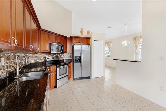 7620 S Aragon Blvd 1, Sunrise, FL 33322