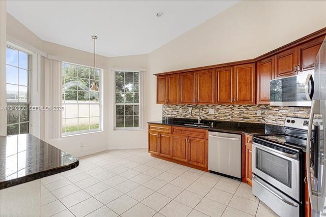 7620 S Aragon Blvd 1, Sunrise, FL 33322