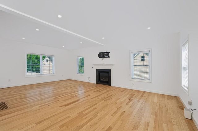 9 Horizon Way, Plaistow, NH 03865