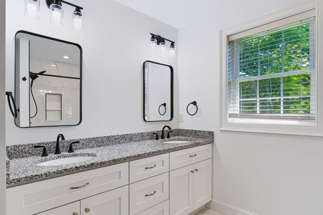 9 Horizon Way, Plaistow, NH 03865