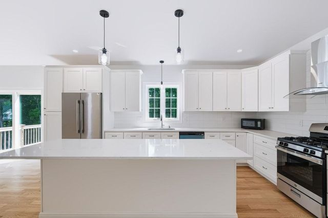 9 Horizon Way, Plaistow, NH 03865