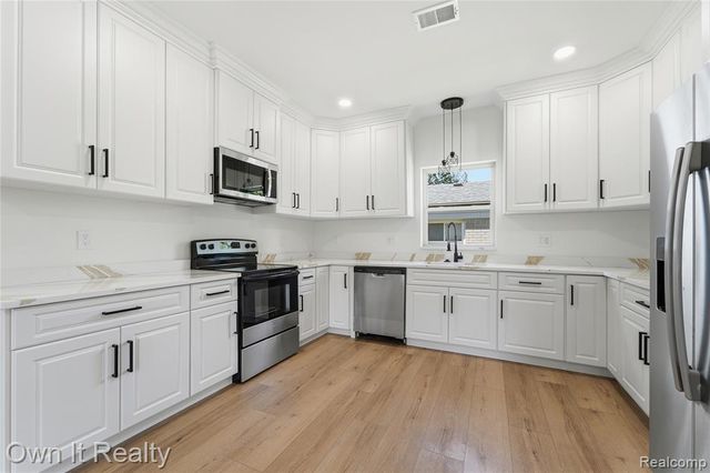 7606 Margaret Street, Taylor, MI 48180