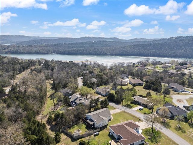 5 Horseshoe Drive, Holiday Island, AR 72631