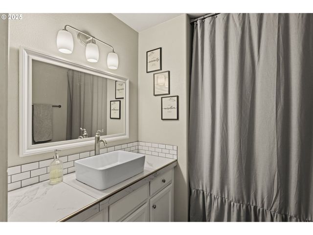 1651 Sw HEWITT Ave, Troutdale, OR 97060