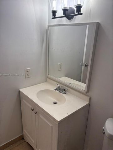 3600 NW 21st Street 101, Lauderdale Lakes, FL 33311