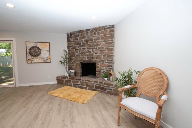 3504 S Kansas Avenue, Springfield, MO 65807