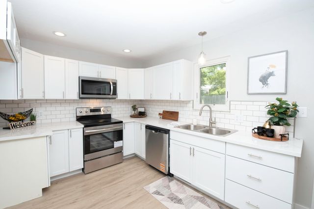 3504 S Kansas Avenue, Springfield, MO 65807