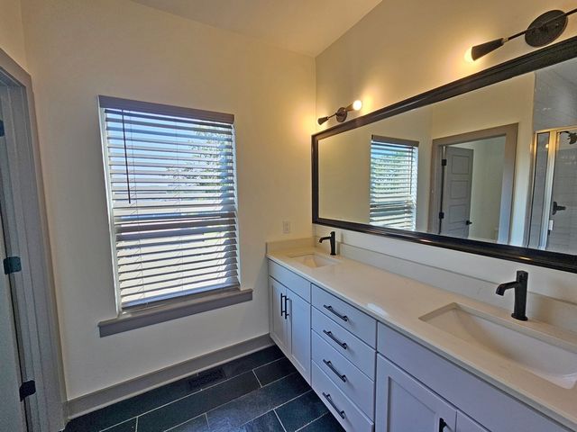 28 N Hill St, Nashville, TN 37210