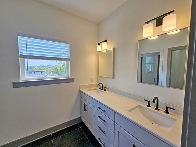 28 N Hill St, Nashville, TN 37210