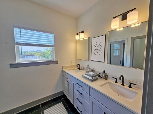 28 N Hill St, Nashville, TN 37210