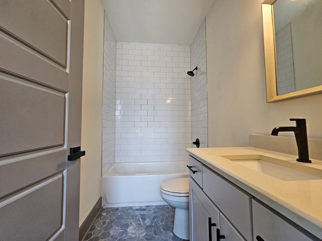 28 N Hill St, Nashville, TN 37210