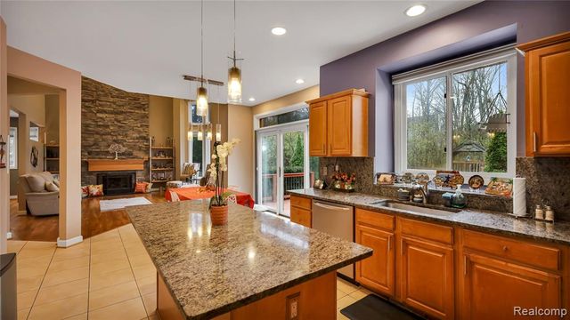 6621 Glenshaw Court, West Bloomfield, MI 48322