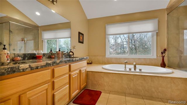6621 Glenshaw Court, West Bloomfield, MI 48322